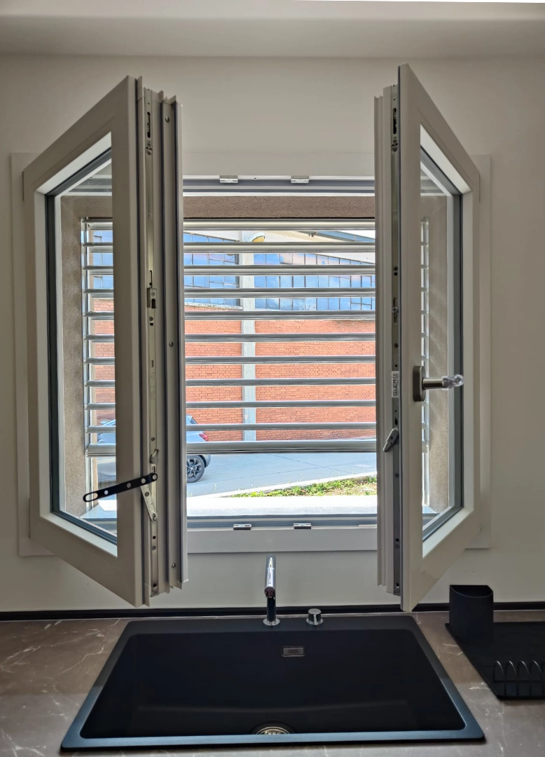 schermature-solari-moderne-orientabili-motorizzate-milano