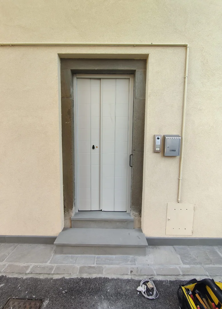 protezione-della-casa-con-citofono-e-cassetta-delle-lettere